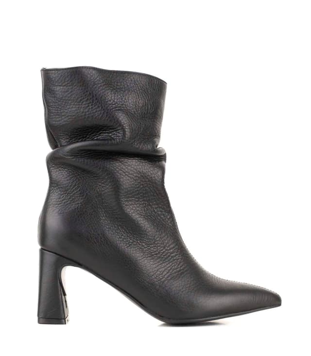 Bota corta de cuero con taco medio