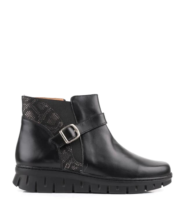 Botas cortas de cuero con hebilla y detalle reptil