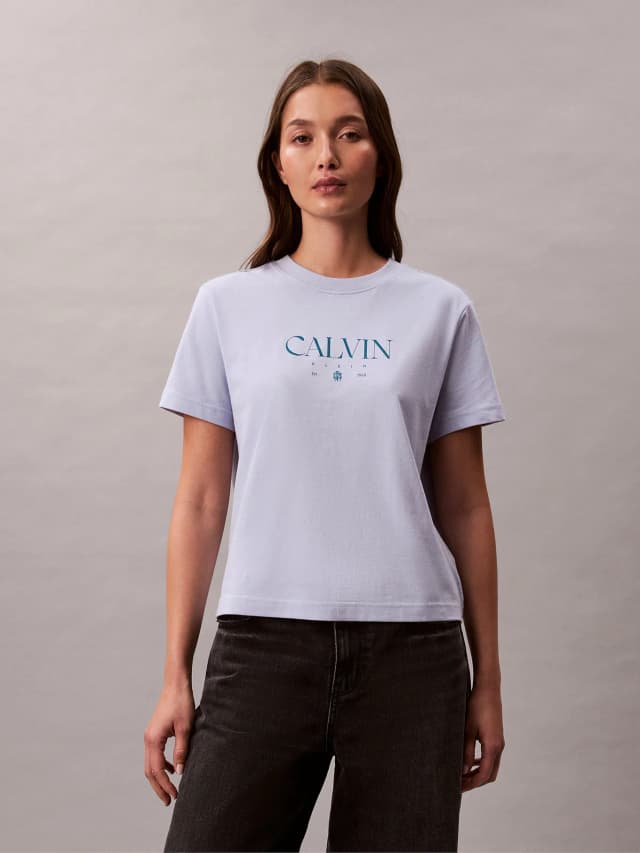 Remera con gráfico de logo