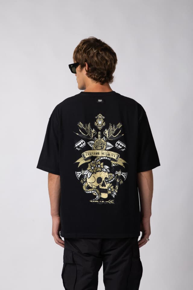 Remera Over Rhy Dead Negra