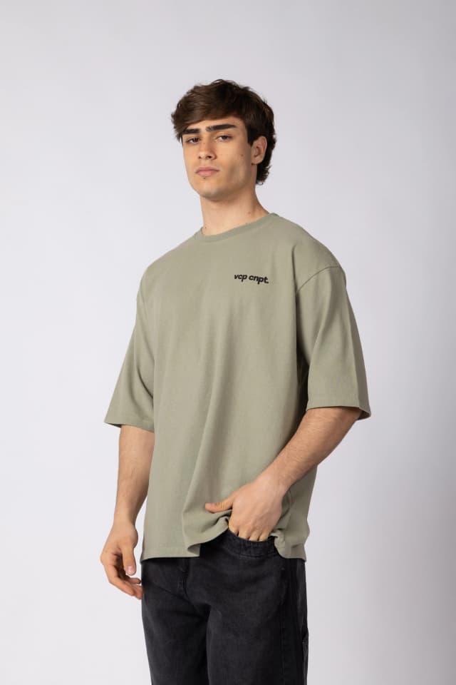 Remera Over Rhy Where Oliva — imagen 5