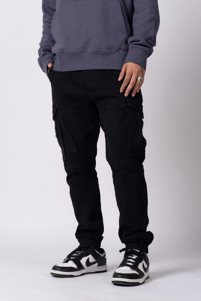 Jogger cargo comet negro — imagen 2