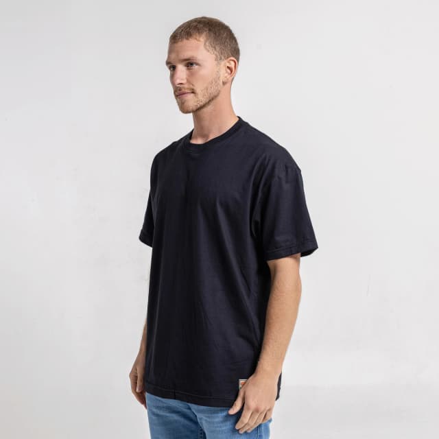 Remera Essential Black — imagen 2