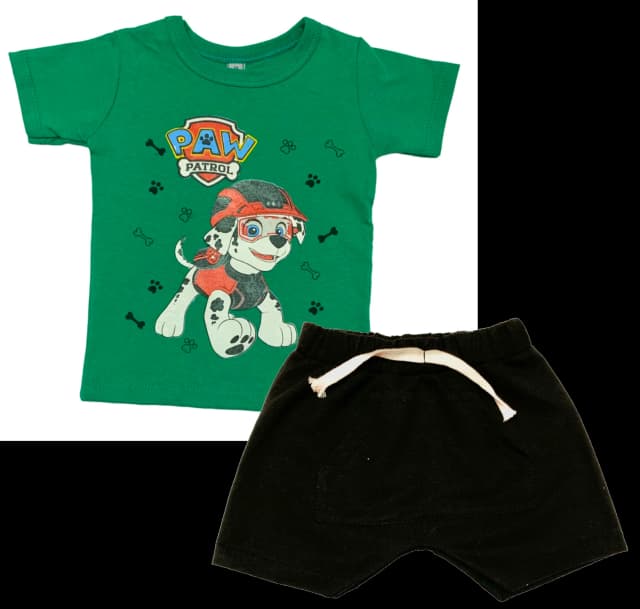 Conjunto Remera Verde estampada con short Negro