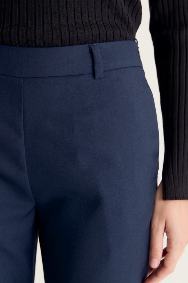 PANTALON FLARE ROW — imagen 3