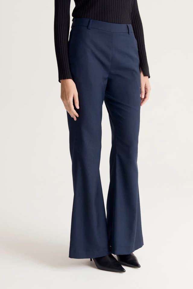PANTALON FLARE ROW — imagen 4