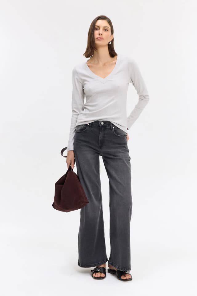 Remera V neck Nikki