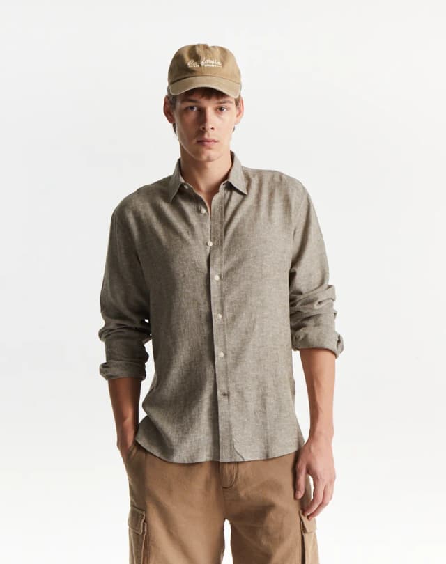 Camisa regular lino HELECHOS