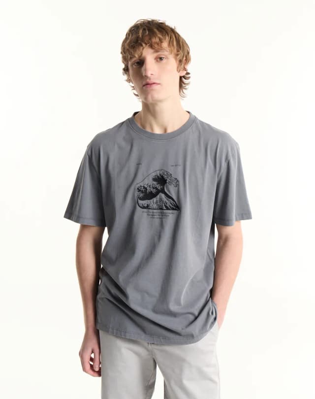 Remera relaxed estampada MANLY