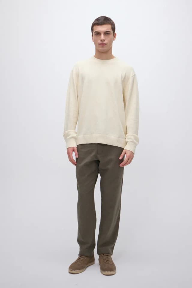 Sweater liso escote redondo