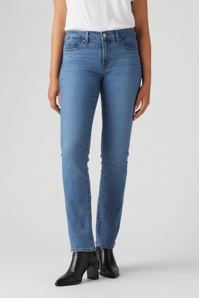 Shaping Straight de Levis