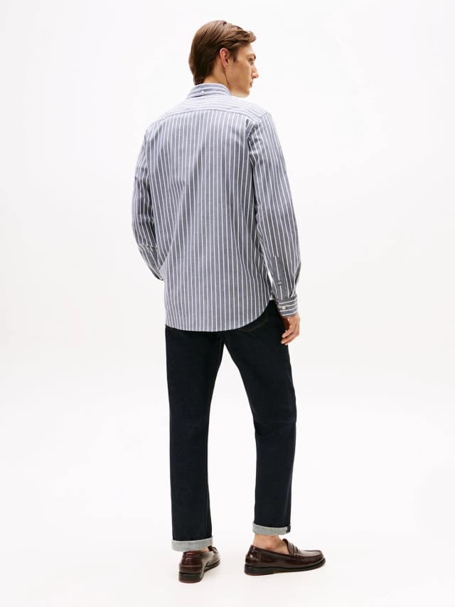 Camisa oxford con diseño a rayas regular fit — imagen 3